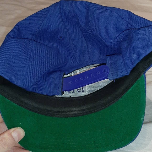 COPY - Mens toronto maple leafs hat - Picture 2 of 3